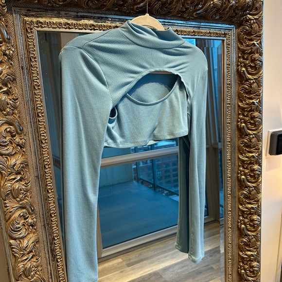 Blue long sleeve cut out crop top worn once and in perfect condition - Picture 8 of 8